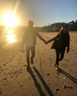 Damla Sönmez feet photo thumbnail