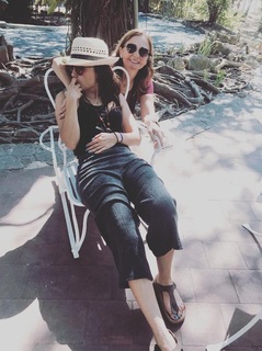 Damla Sönmez feet photo thumbnail