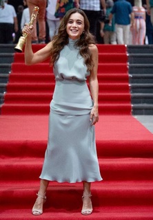 Damla Sönmez feet photo thumbnail