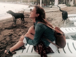 Damla Sönmez feet photo thumbnail