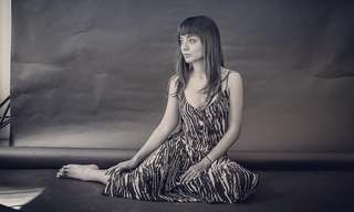 Damla Sönmez feet photo thumbnail