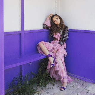 Damla Sönmez feet photo thumbnail