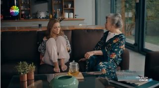 Damla Sönmez feet photo thumbnail