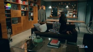 Damla Sönmez feet photo thumbnail