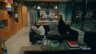 Damla Sönmez feet photo thumbnail