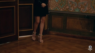 Damla Sönmez feet photo thumbnail