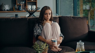 Damla Sönmez feet photo thumbnail