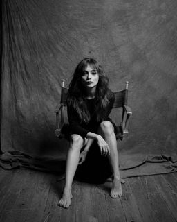 Damla Sönmez feet photo thumbnail