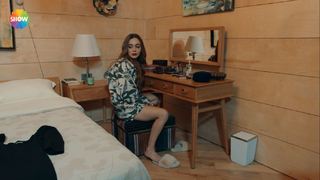 Damla Sönmez feet photo thumbnail