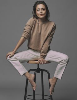 Damla Sönmez feet photo thumbnail