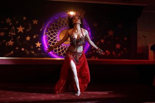 Damla Sönmez feet photo thumbnail