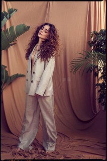 Damla Sönmez feet photo thumbnail