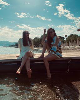 Damla Sönmez feet photo thumbnail