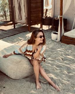 Damla Sönmez feet photo thumbnail