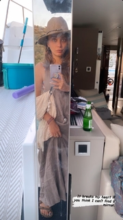 Damla Sönmez feet photo thumbnail