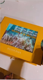 Damla Sönmez feet photo thumbnail