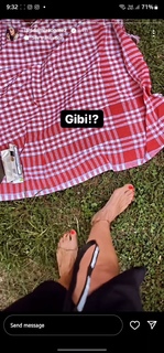 Damla Sönmez feet photo thumbnail