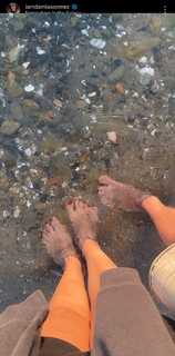 Damla Sönmez feet photo thumbnail