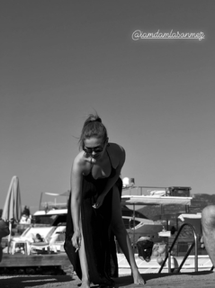 Damla Sönmez feet photo thumbnail