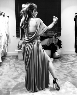 Damla Sönmez feet photo thumbnail