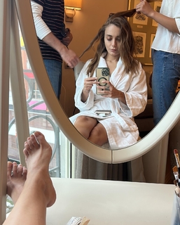 Damla Sönmez feet photo thumbnail