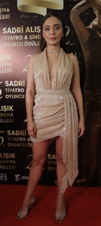 Damla Sönmez feet photo thumbnail