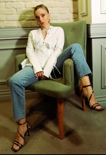 Damla Sönmez feet photo thumbnail