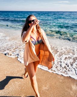 Damla Sönmez feet photo thumbnail