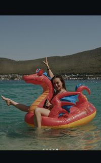 Damla Sönmez feet photo thumbnail