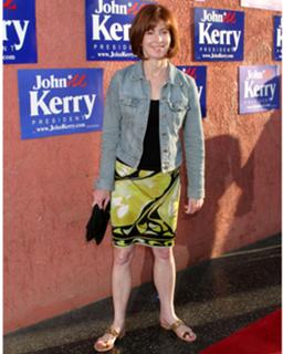 Dana Delany feet photo thumbnail