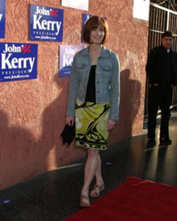 Dana Delany feet photo thumbnail