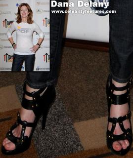 Dana Delany feet photo thumbnail