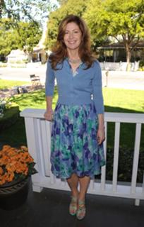 Dana Delany feet photo thumbnail