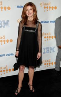 Dana Delany feet photo thumbnail
