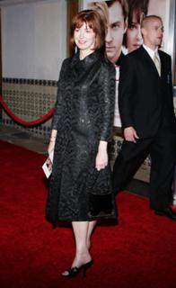 Dana Delany feet photo thumbnail