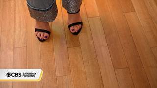 Dana Jacobson feet photo 2