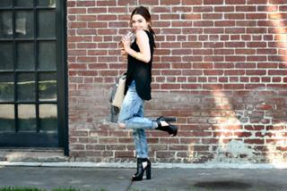 Dana Melanie feet photo 14