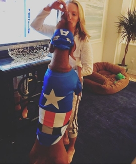 Dana Perino feet photo thumbnail