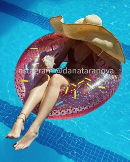 Dana Taranova feet photo thumbnail