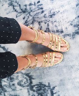 Dana Zarmon feet photo 2