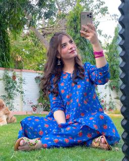 Dananeer Mobeen feet photo 4
