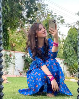 Dananeer Mobeen feet photo 2