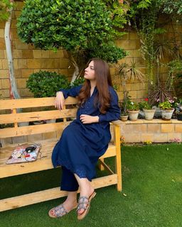 Dananeer Mobeen feet photo 3