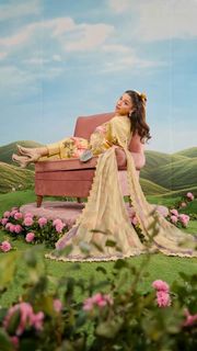 Dananeer Mobeen feet photo 12