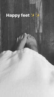 Danay Garcia feet photo thumbnail