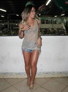 Dani Bolina feet photo thumbnail