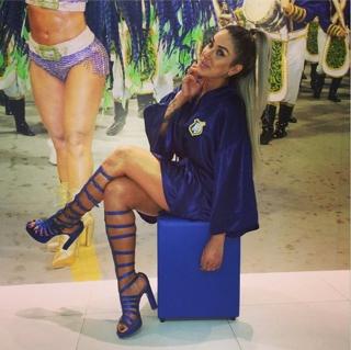 Dani Bolina feet photo thumbnail