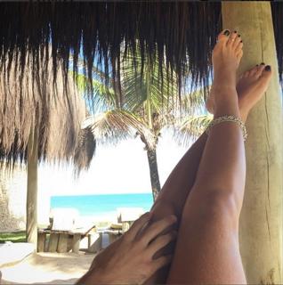 Dani Bolina feet photo thumbnail
