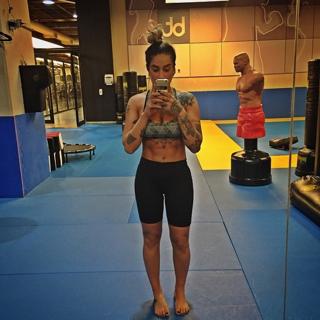 Dani Bolina feet photo thumbnail