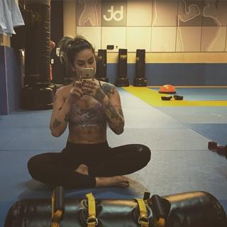 Dani Bolina feet photo thumbnail